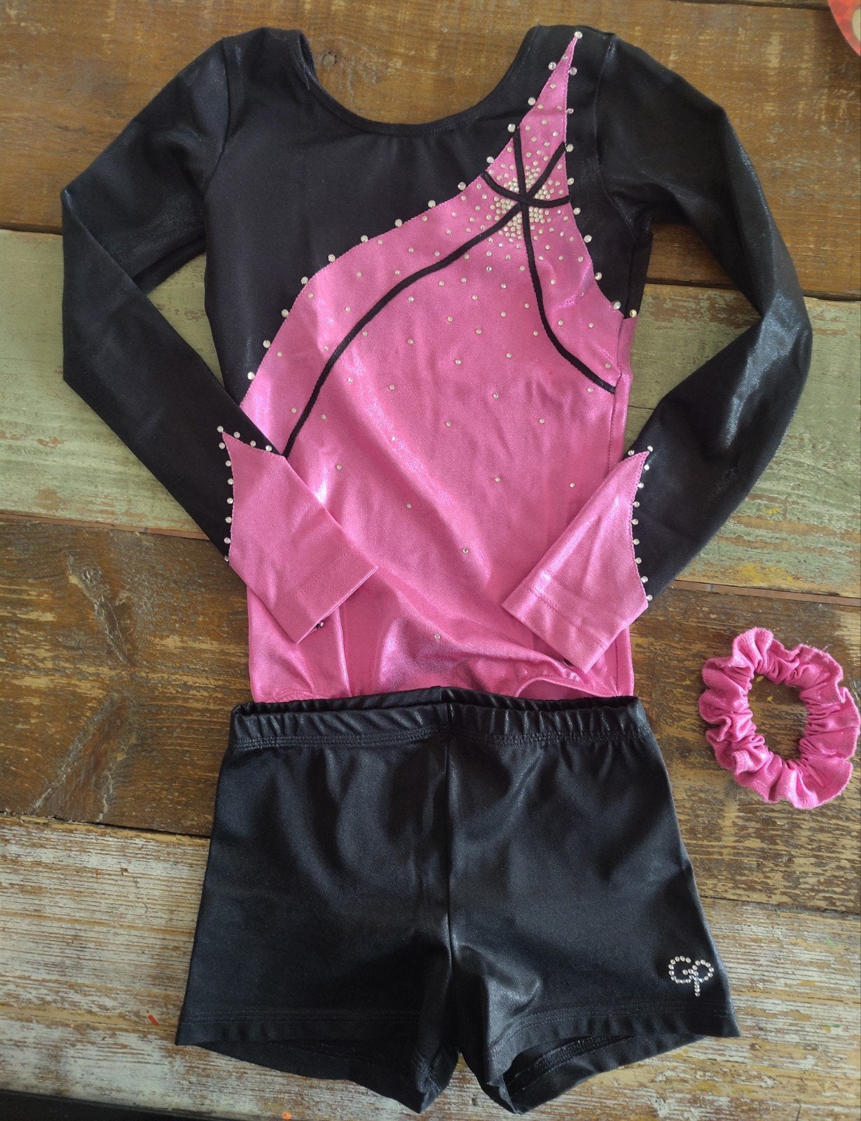 Turnpakje 146/152 met broekje en scrunchie - Glitterpakjes, Sport en Fitness, Ophalen of Verzenden, Zo goed als nieuw, Roze, Turnpak(je)