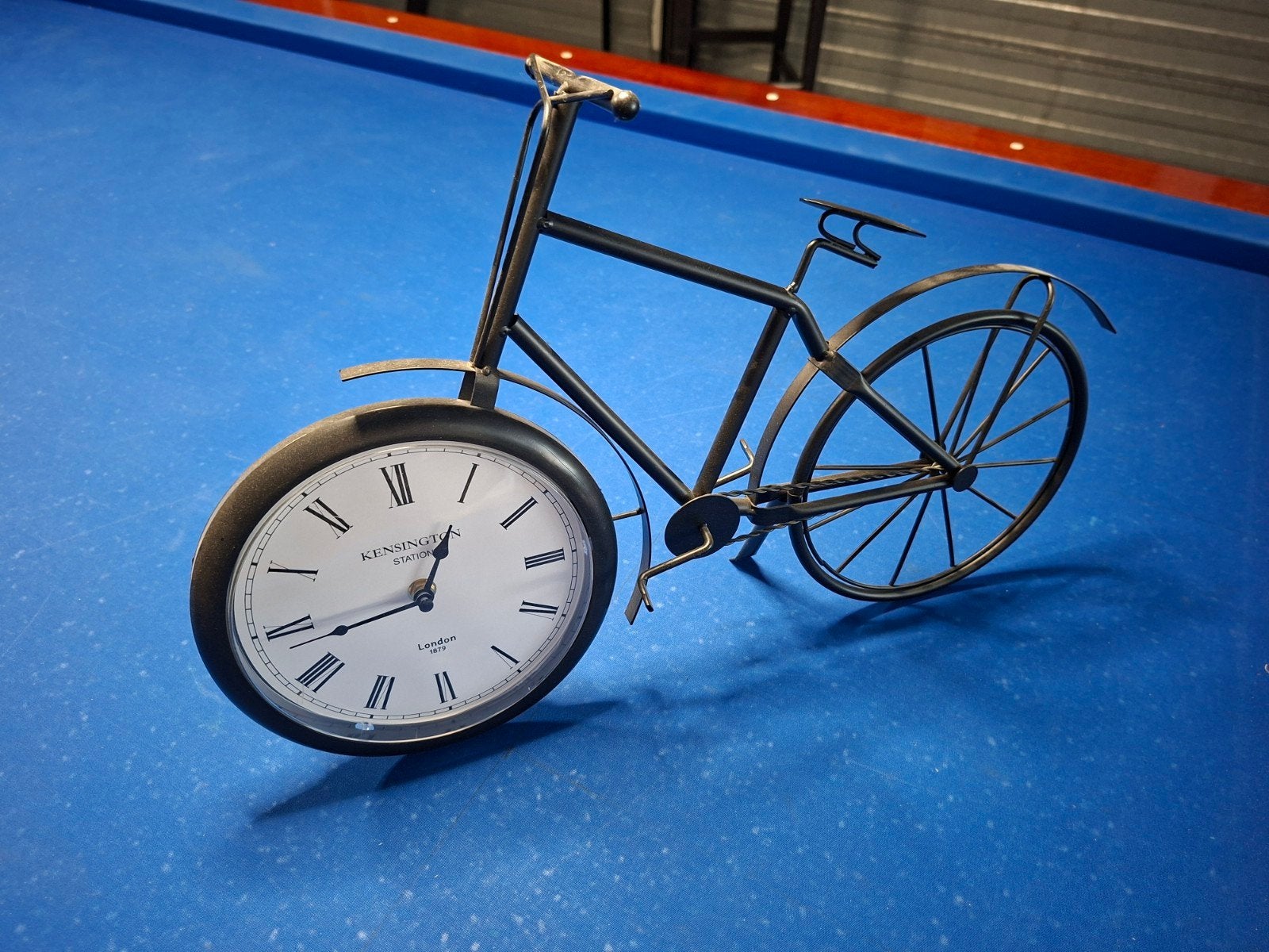 Fietsklok Kensington Station - 50x35 cm, Huis en Inrichting, Woonaccessoires | Klokken, Ophalen of Verzenden