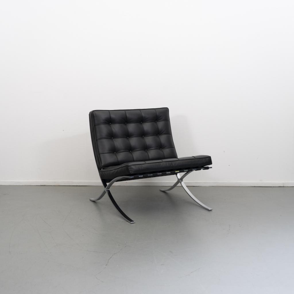 2x Knoll Barcelona Chair Zwart Mies vd Rohe
