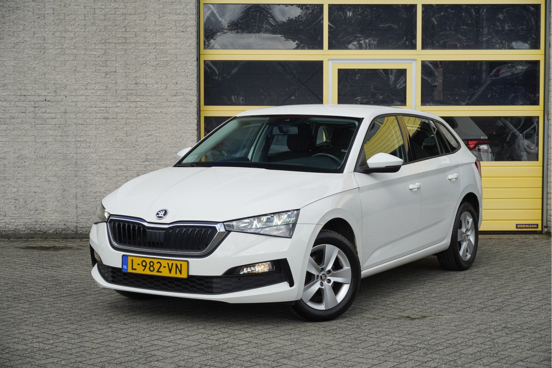 Skoda Scala 1.0 TSI 5drs Ambition BJ2021 Lmv 16" | Led | Pdc, Auto's, Gebruikt, 610 kg, Origineel Nederlands, Handgeschakeld