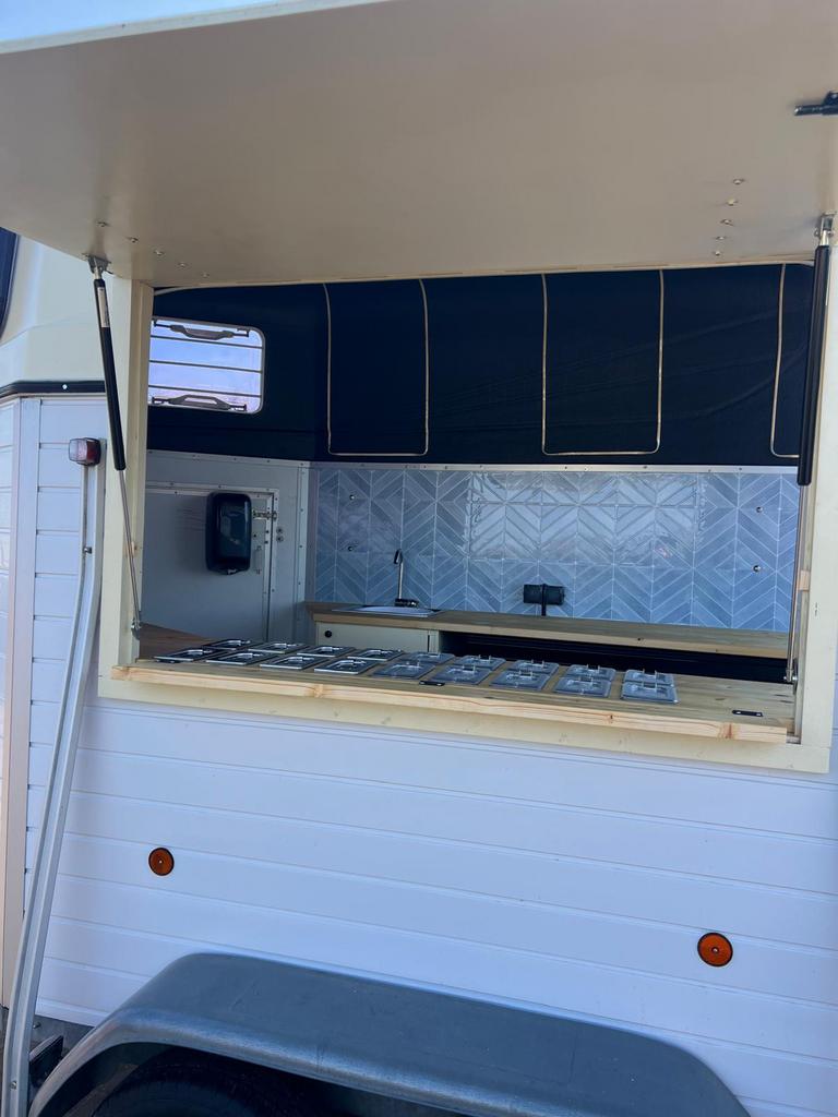 Paardentrailer Foodtruck/Foodtrailer! Gebruiksklaar!, Ophalen, Zo goed als nieuw