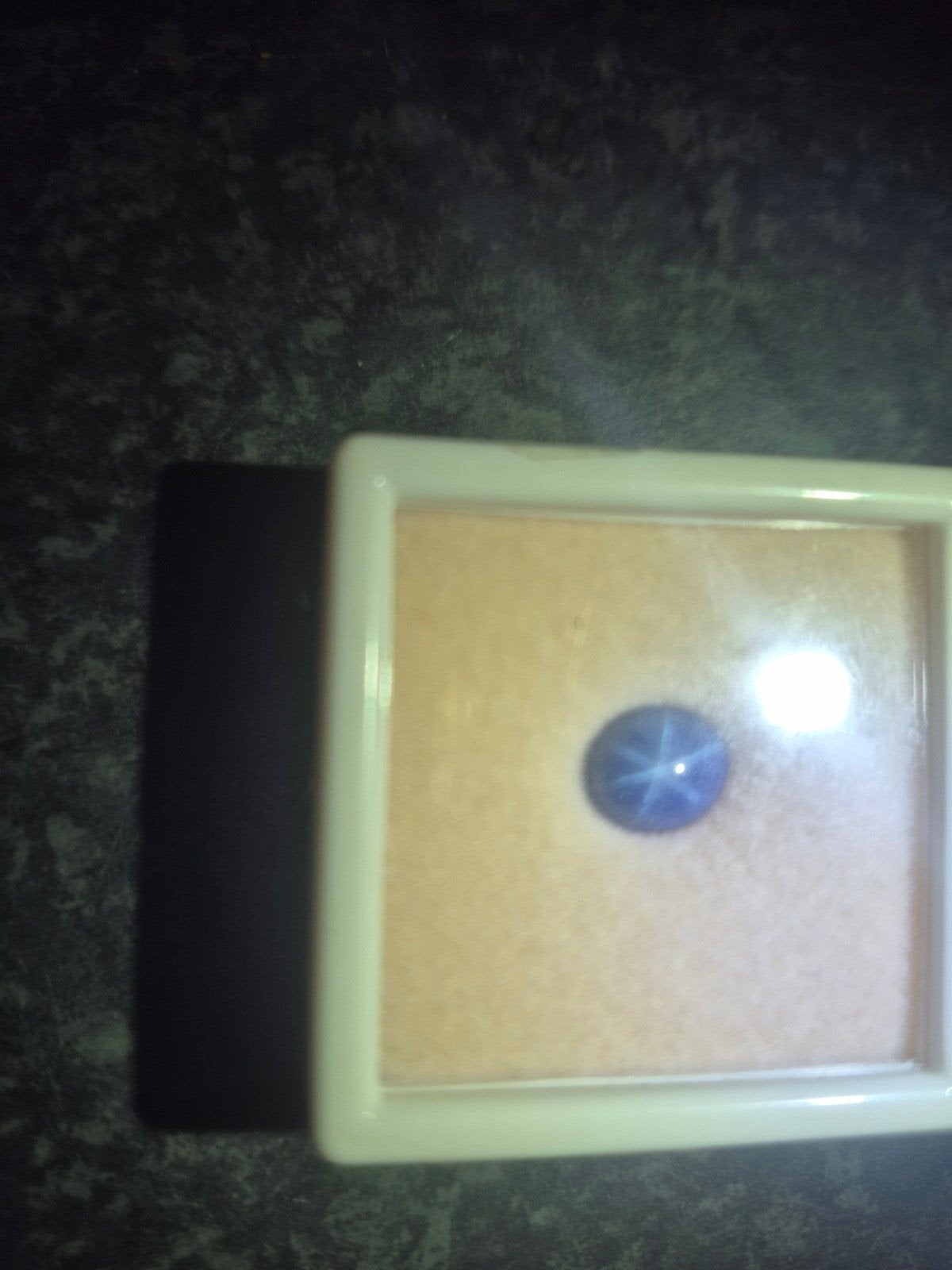 Synthetische blauwe saffier met kruis, Sieraden, Tassen en Uiterlijk, Edelstenen, Ophalen, Gebruikt