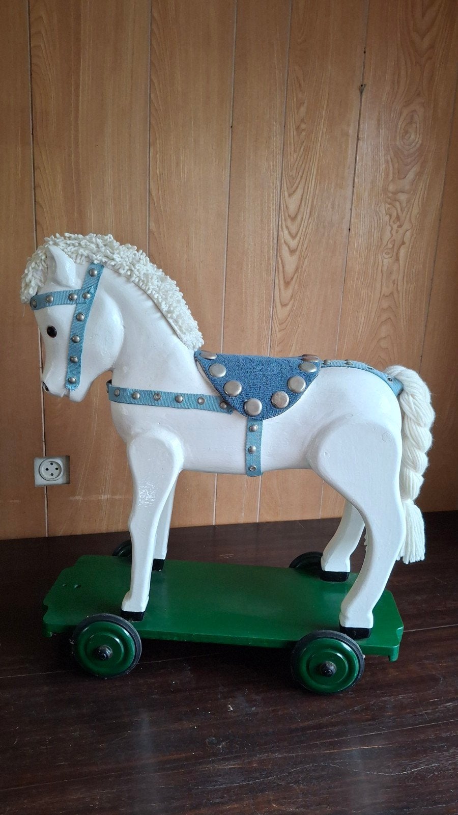 Handgemaakt houten speelpaard, Ophalen