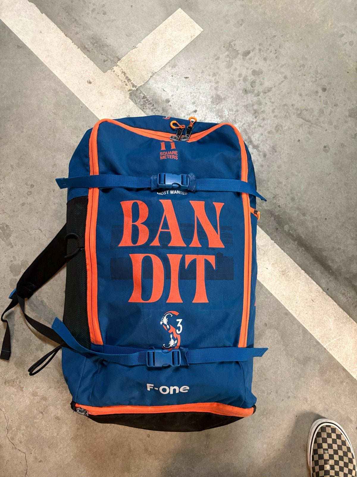 Verlaagd in prijs: F-One Bandit S3 - 11m² lichtblauw, Ophalen, Geen board, 11 m², Zo goed als nieuw