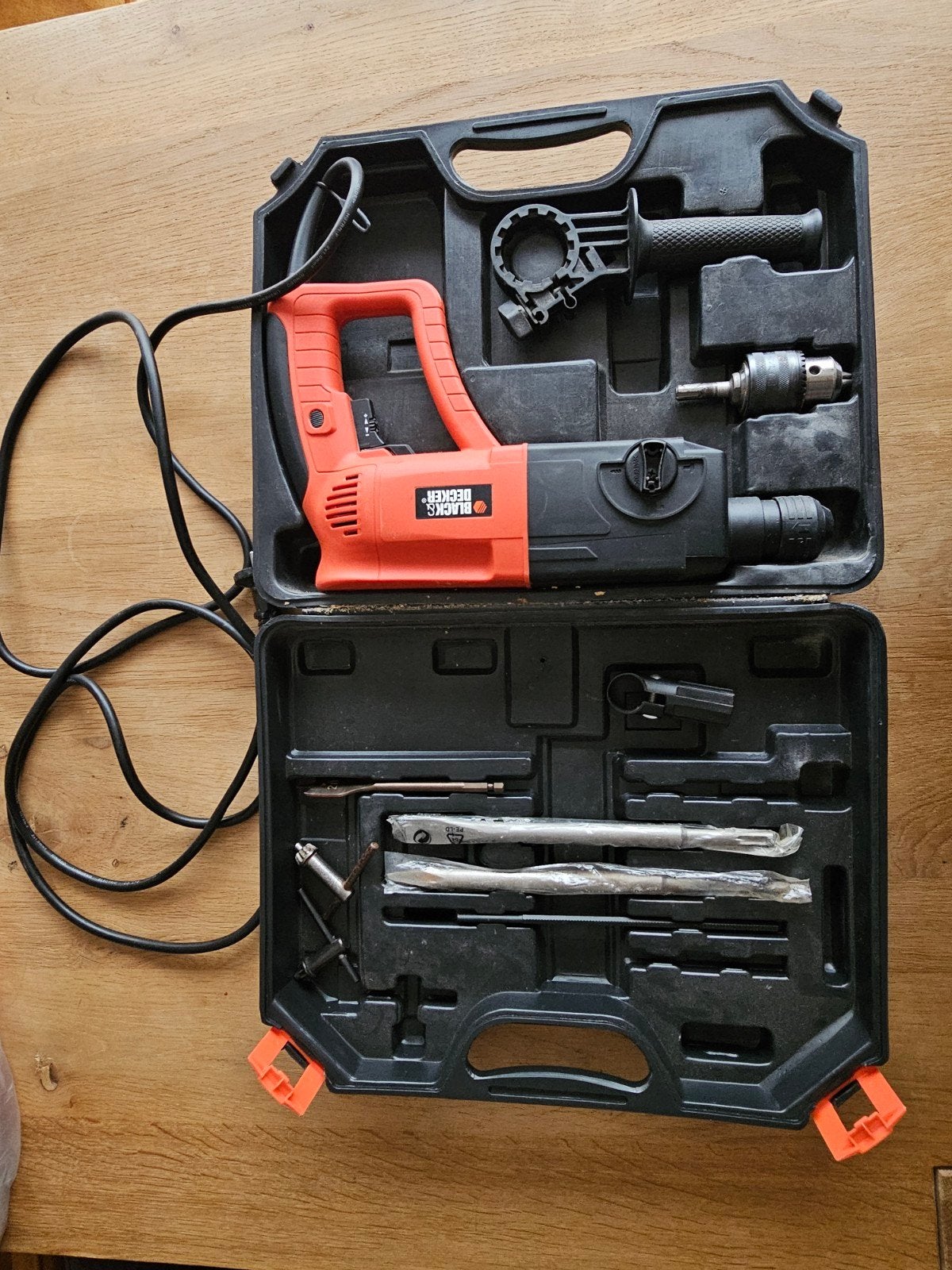 Black & Decker Boorhamer met koffer en accessoires, Ophalen, Boor- en/of Breekhamer, Klopboormechanisme, Gebruikt