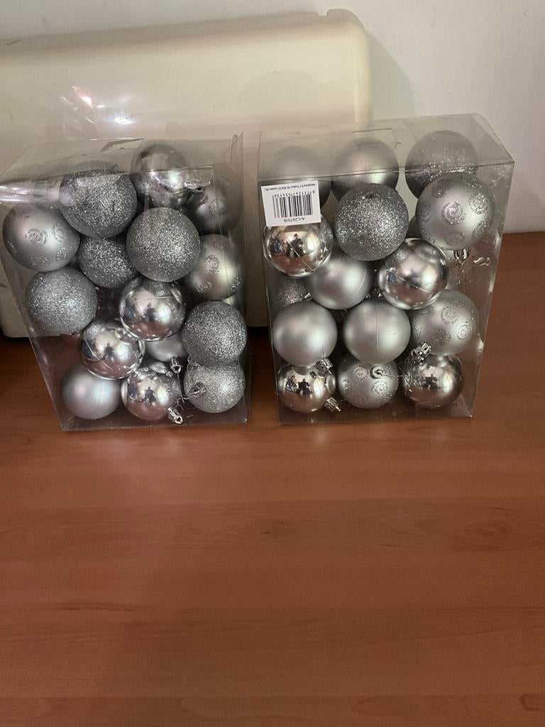 2 dozen kerstballen, Ophalen