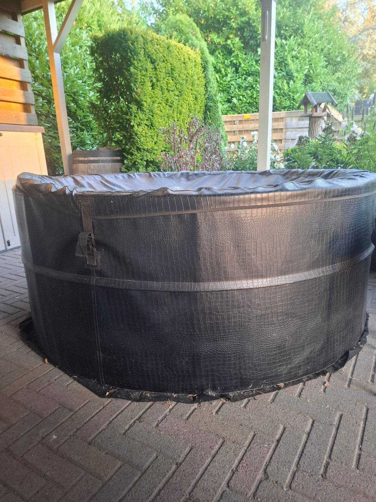 EXIT Toys Opblaasbare Jacuzzi met Afdekzeil en Pomp, Tuin en Terras, Bubbelbaden en Hottubs, Ophalen, Gebruikt, Afdekzeil