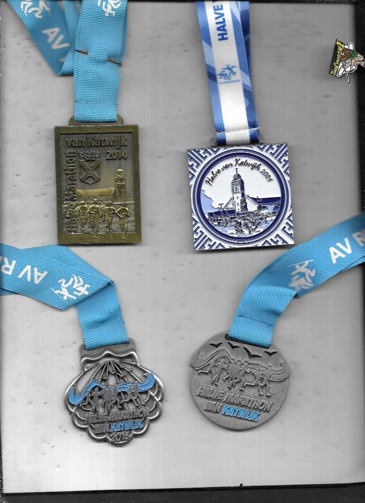 4 KATWIJK HALVE MARATHON MEDAILLES  OOK LOS TE KOOP, Postzegels en Munten, Penningen en Medailles, Ophalen of Verzenden, Overige materialen