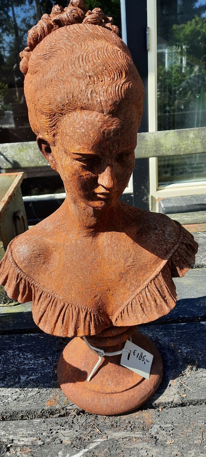 Decoratieve buste van gietijzer - Vrouw met opgestoken haar, Ophalen, Metaal, Overige typen