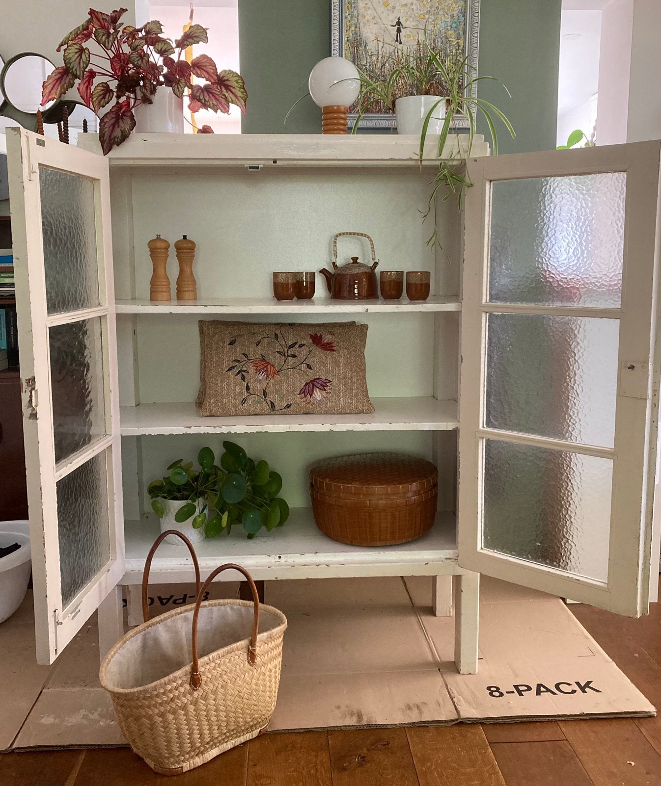 Prachtige vintage houten witte vitrinekast, Ophalen, 100 tot 150 cm, Overige houtsoorten, 50 tot 100 cm