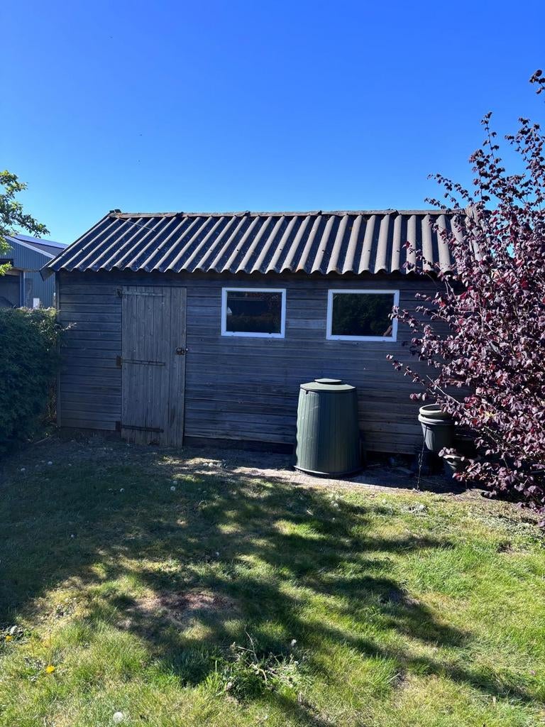 Houten garage met golfplaten dak en 2 ramen, Tuin en Terras, 250 tot 500 cm, Schuur, Ophalen of Verzenden, 2 ramen