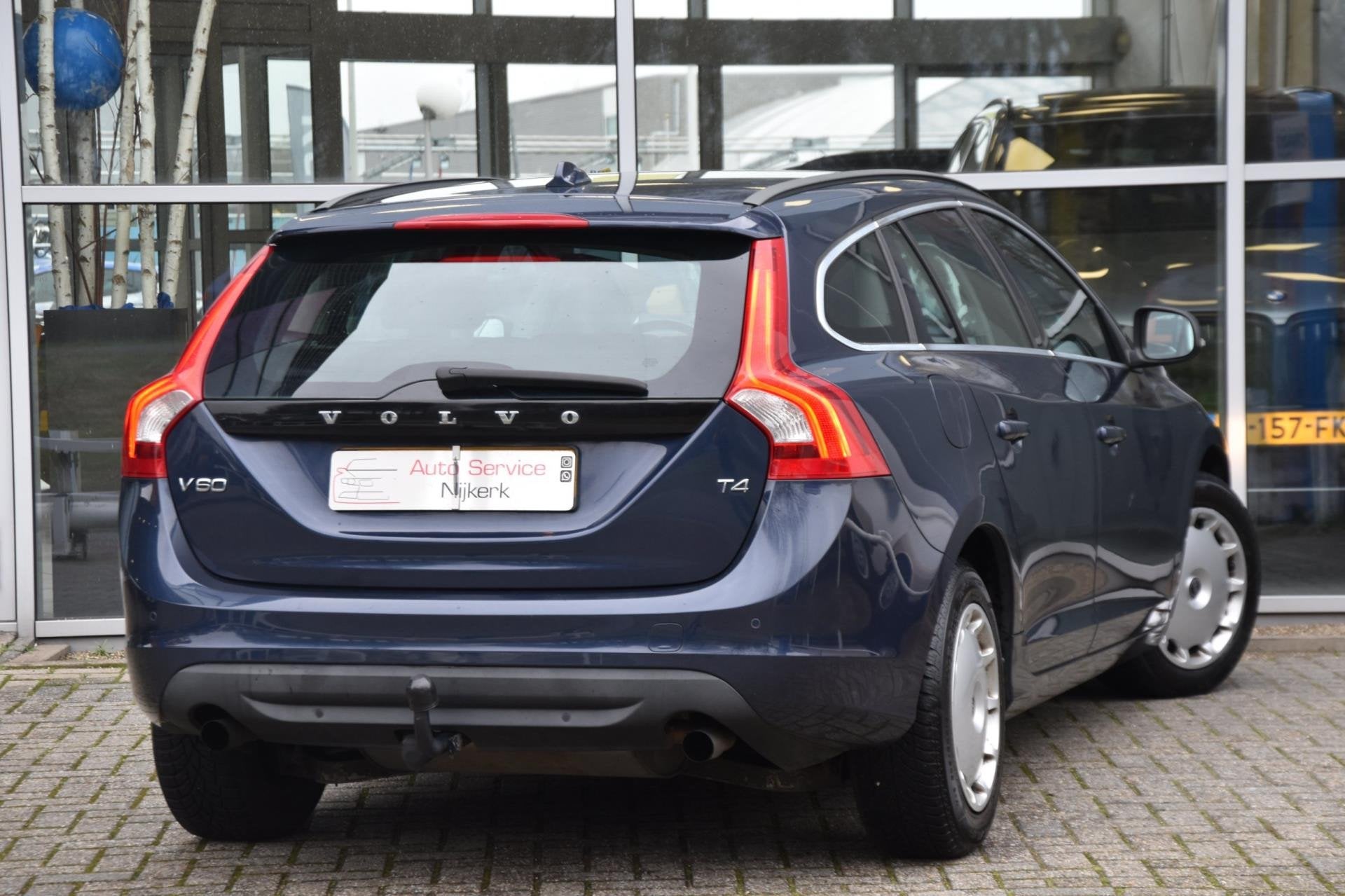 Volvo V60 T4 Momentum | 180PK | 1e Eigenaar | Navi | Trekhaa, Auto's, Voorwielaandrijving, Gebruikt, Zwart, 4 cilinders