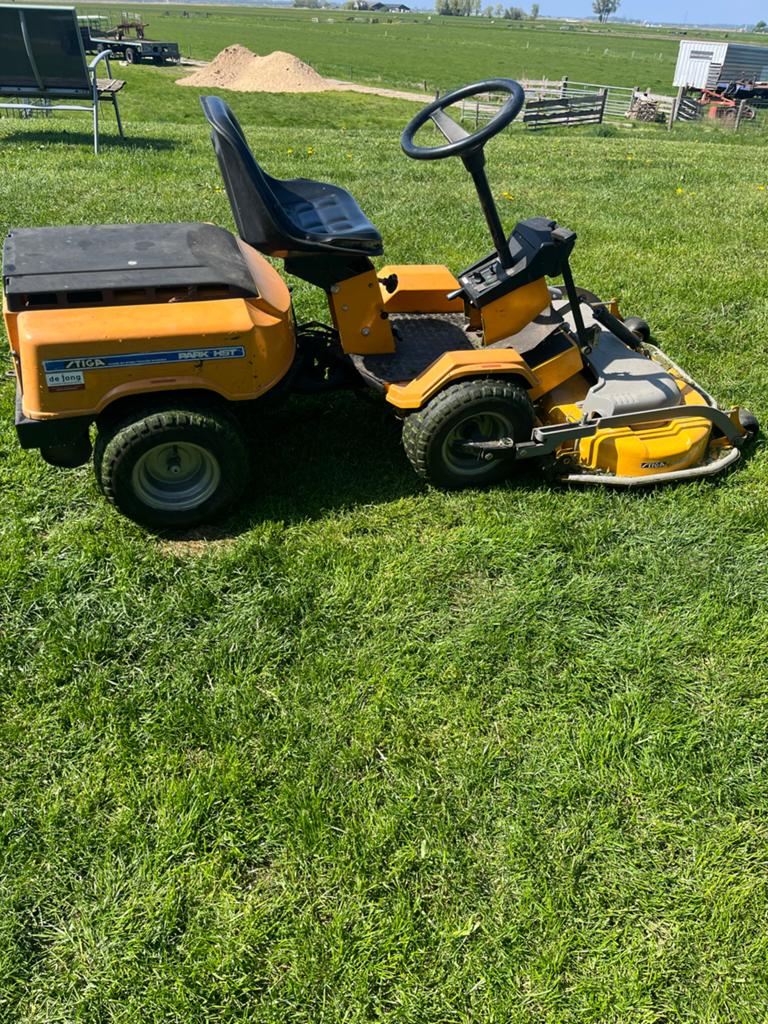 Stiga Park 105C Zitmaaier - Model 13-2972-34, Cirkelmaaier, Gebruikt, Ophalen of Verzenden, Benzine-grasmaaier