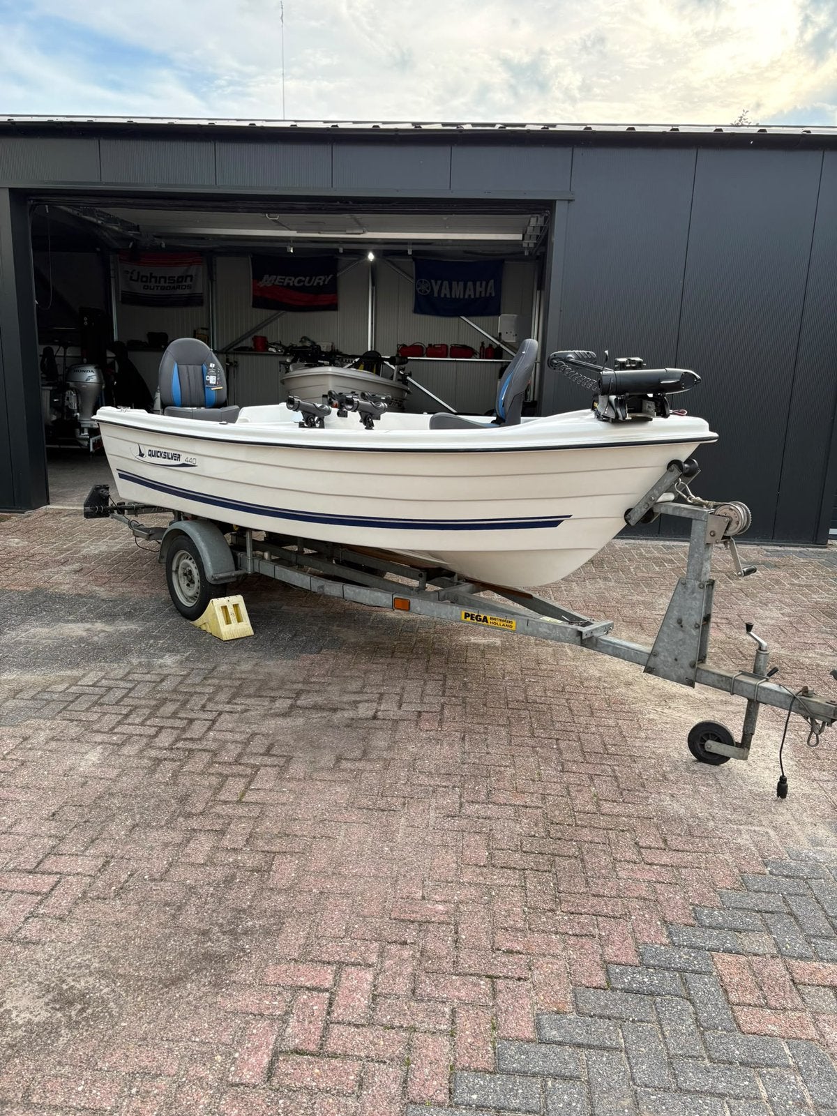 Quicksilver 440 Fish, Watersport en Boten, Ophalen, Quicksilver, Benzine