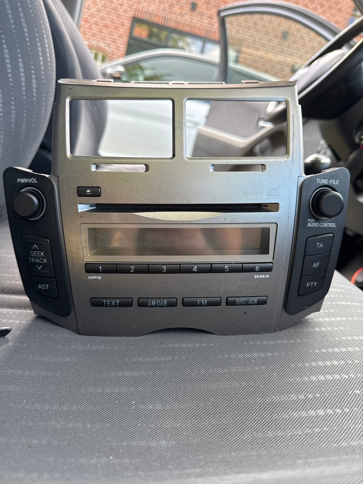 Originele Toyota Yaris Radio - Perfecte Staat, Auto diversen, Autoradio's, Ophalen, Gebruikt