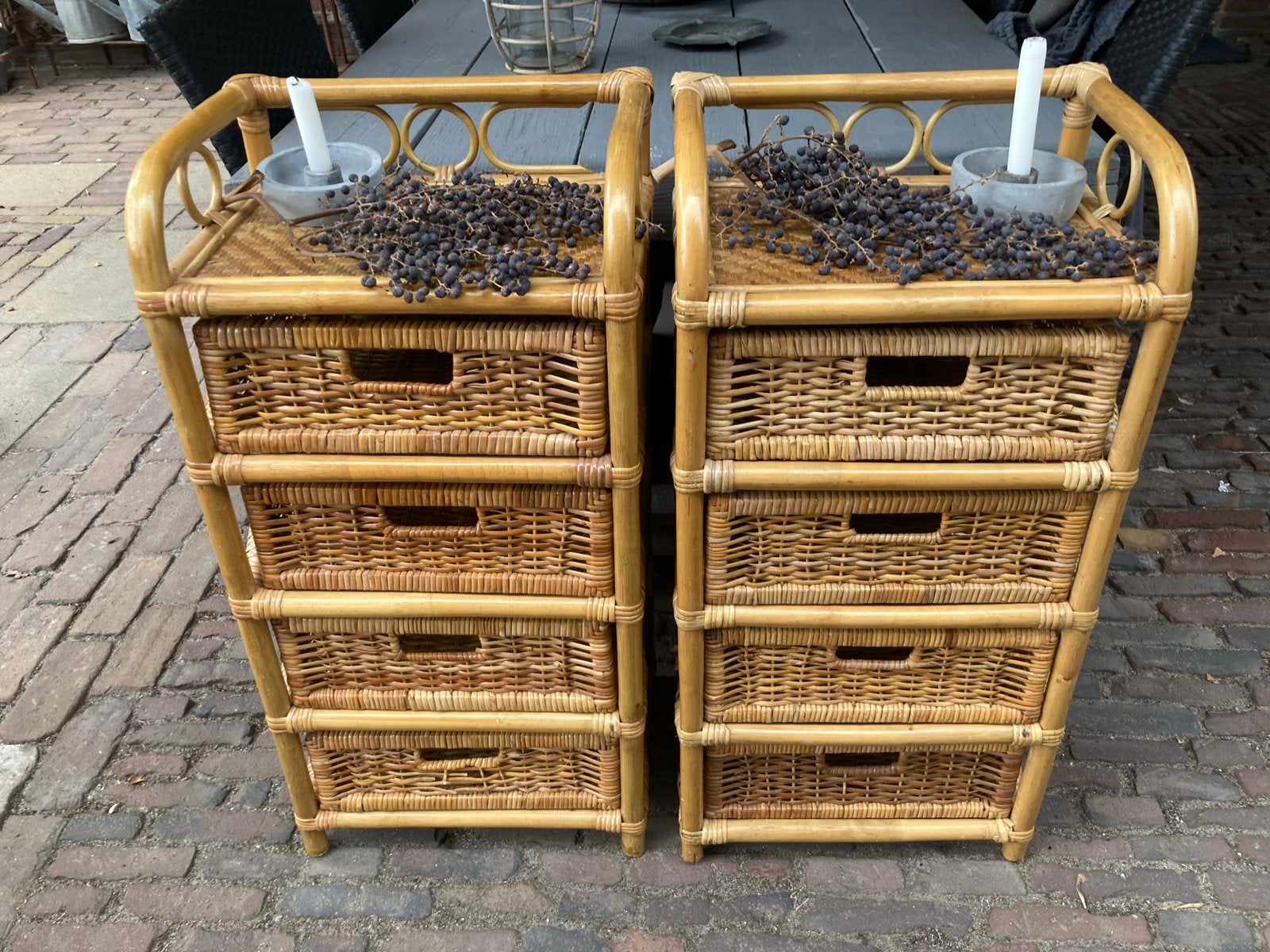 2 Hoge bamboe nachtkastjes met 4 rieten laatjes, Ophalen, Gebruikt, Overige houtsoorten, Minder dan 150 cm