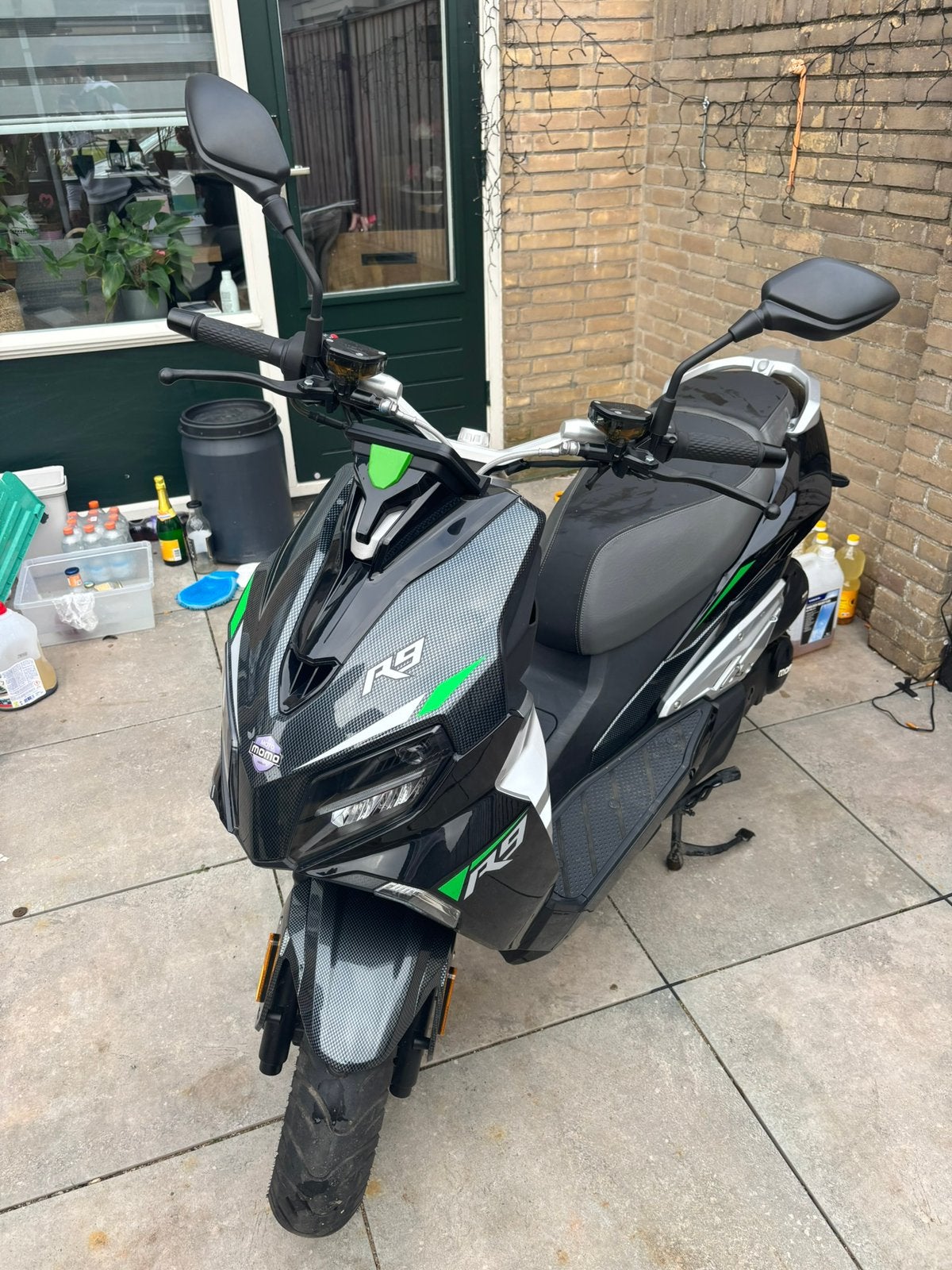 Nette momo scooter nieuw, Ophalen, Maximaal 45 km/u, Zo goed als nieuw, 50 cc