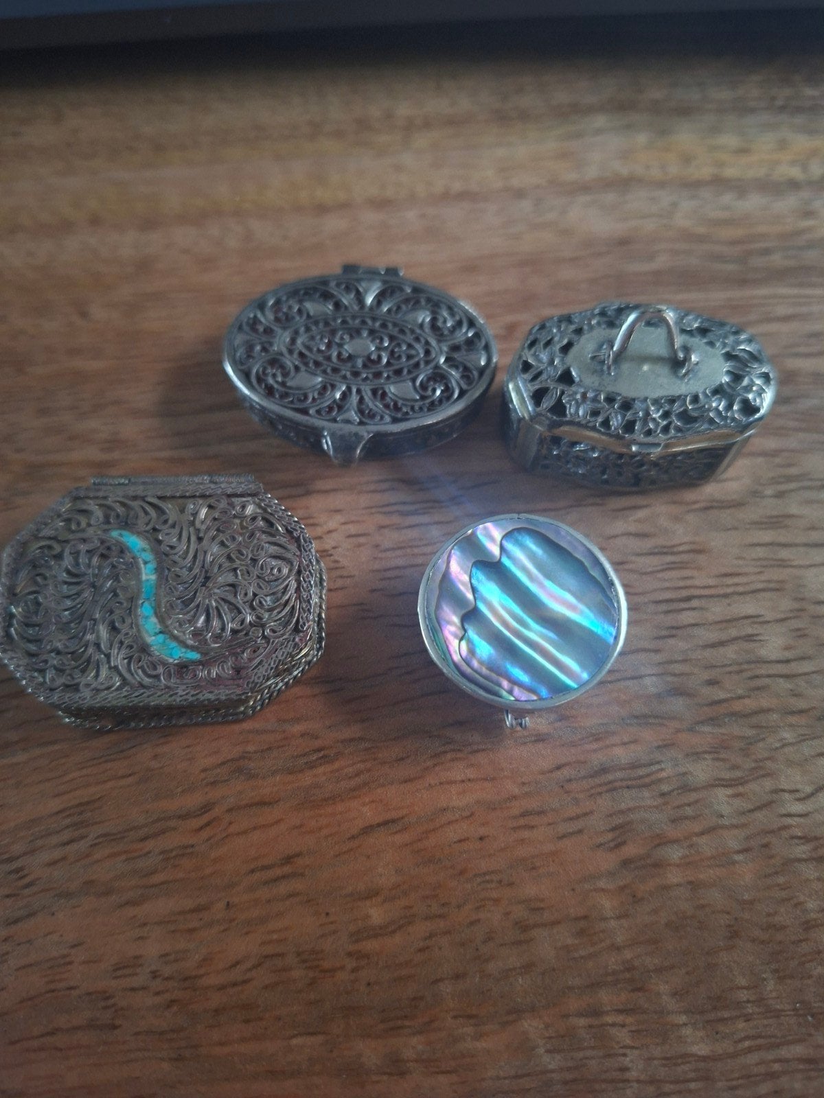 4 pillendoosjes, Ophalen