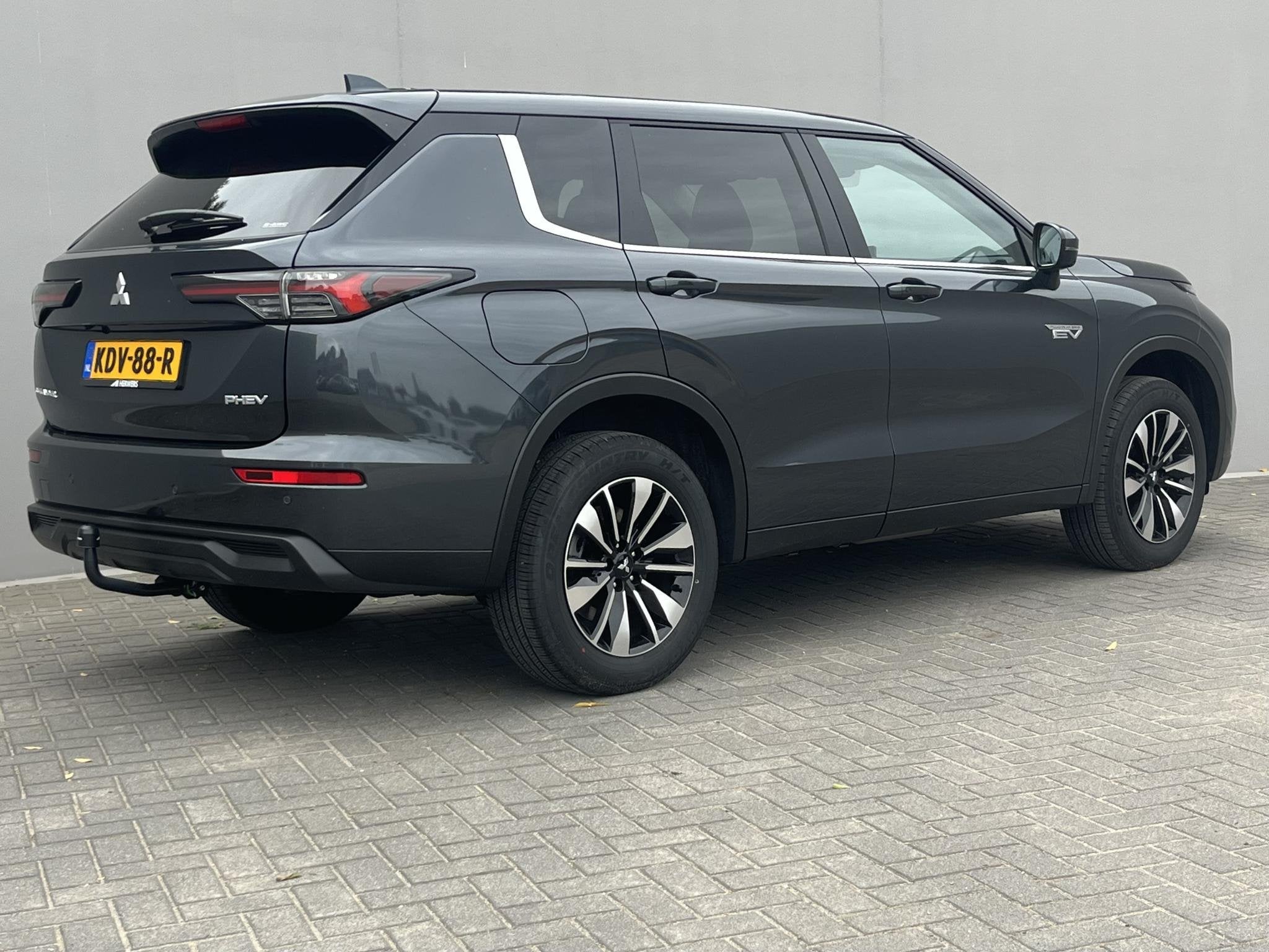 Mitsubishi Outlander 2.4 PHEV Intense MY26 / Afneembare trek, Auto's, Automaat, Euro 6, 4 cilinders, Bedrijf