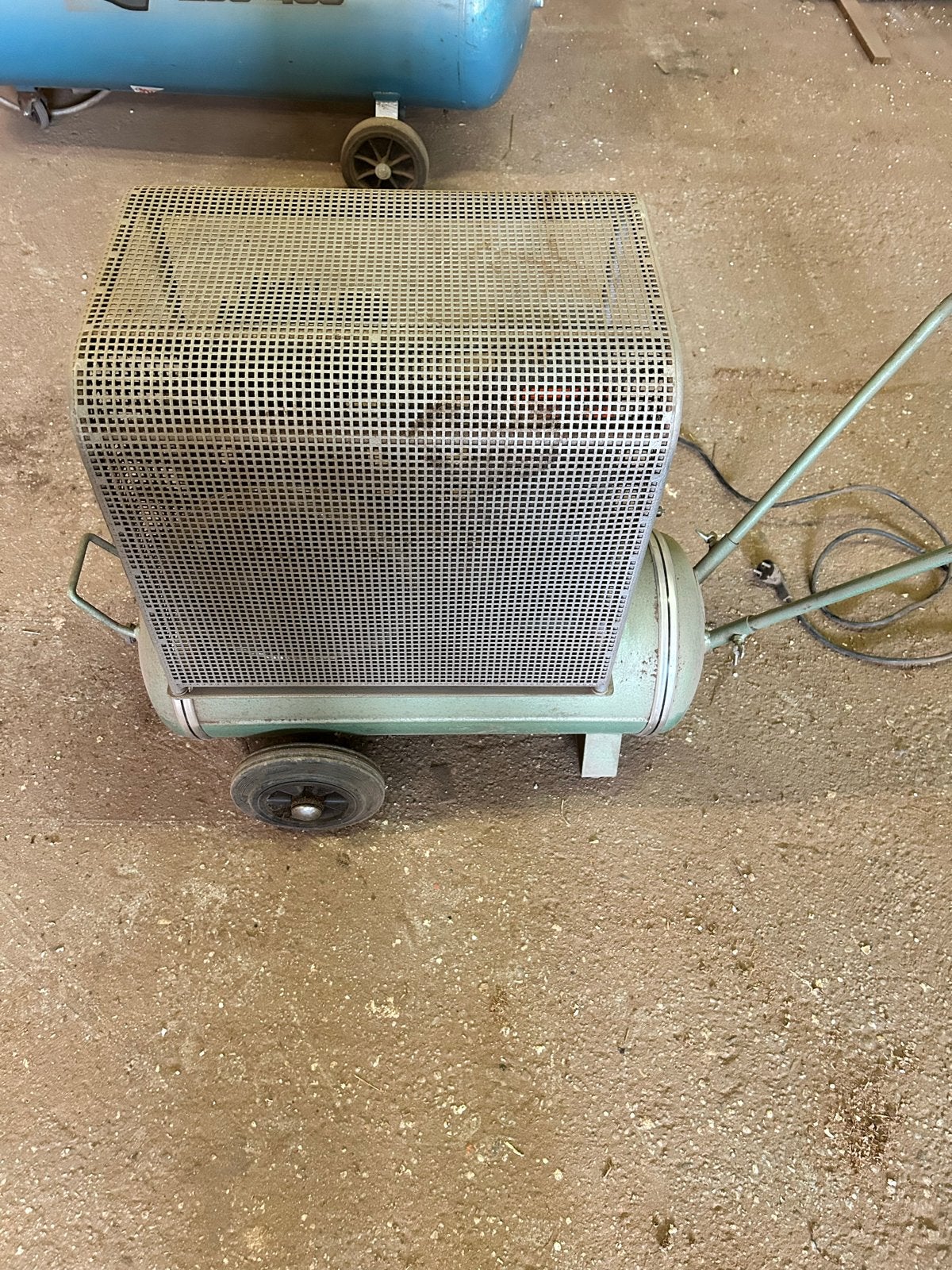 Creemers 220 Compressor - Mobiel en Krachtig, Ophalen, Gebruikt, 6 tot 10 bar, 25 tot 100 liter