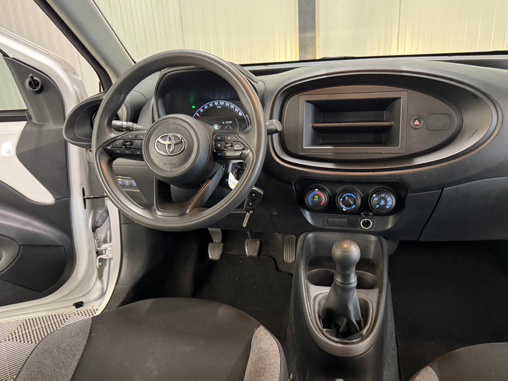 Toyota Aygo X 1.0 VVT-i | MT 5-Drs | Airco | Cruise, Gebruikt, Start-stop-systeem, 4 stoelen, Wit