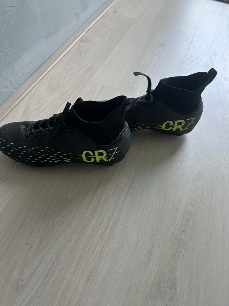 Voetbalschoenen Cristiano Ronaldo - Maat 35 - Goede staat, Sport en Fitness, Voetbal, Ophalen of Verzenden, Gebruikt, Schoenen