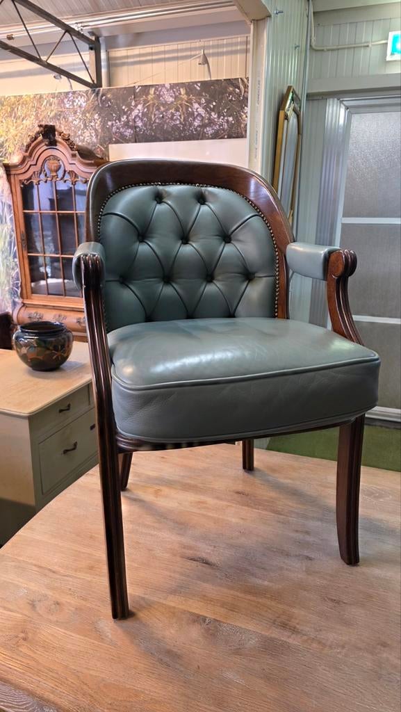 2 lederen Chesterfield armstoelen, Ophalen of Verzenden