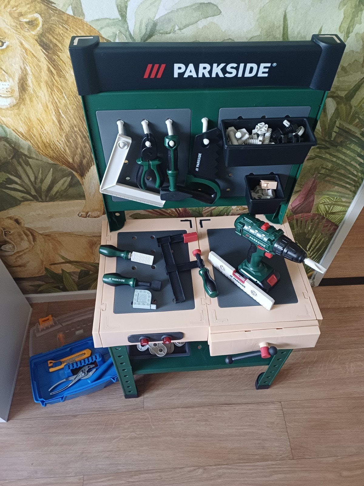 Speelgoed werkbank en gereedschapskist met veel gereedschap, Ophalen of Verzenden, Zo goed als nieuw