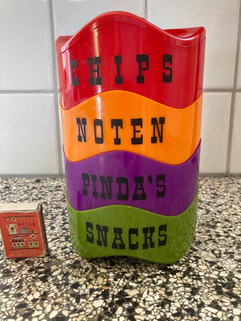 Seventies vier golvende opstapelbare snackschaaltjes deksels, Overige materialen, Ophalen of Verzenden, Overige stijlen, Schaal of Schalen