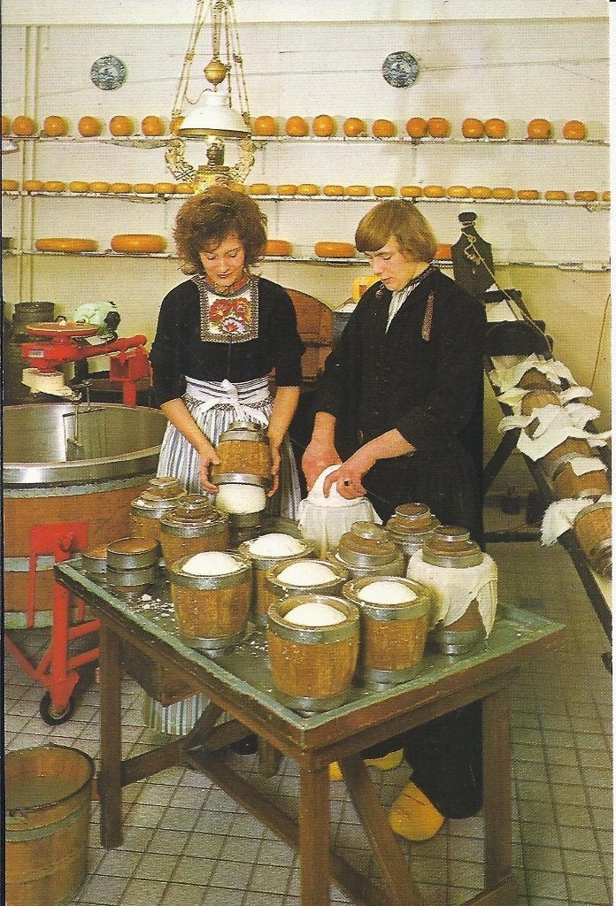 Volendam Alida Hoeve Doeken ongelopen Ansichtkaart ( 8838, Ophalen of Verzenden, 1980 tot heden, Ongelopen, Noord-Holland