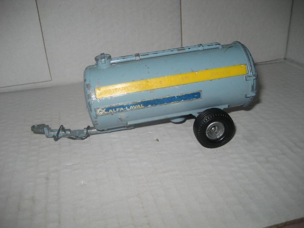 Britains LTD Giertank op aanhanger, Hobby en Vrije tijd, Modelauto's | 1:43, Gebruikt, Tractor of Landbouw, Overige merken, Ophalen of Verzenden