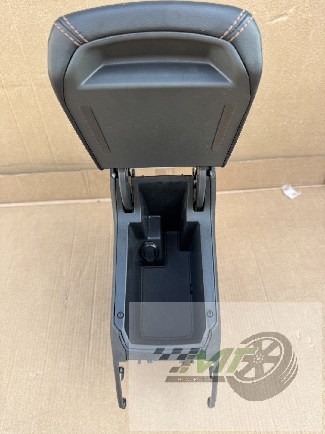 CUPRA FORMENTOR LEON armsteun 5FF864207B copper 12v OEM, Gebruikt, Overige automerken, - Autovía A-2, Km 585 08760 Martorell  Espana