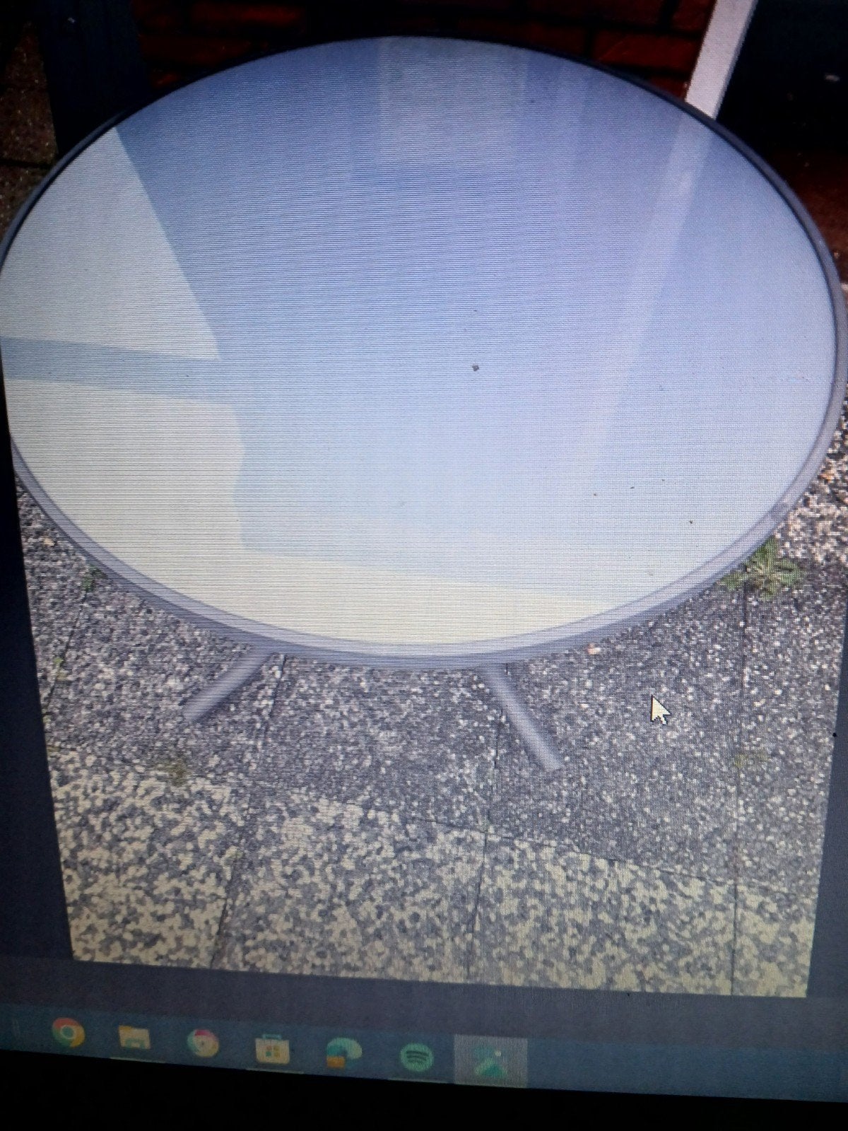 Ronde bistrotafe met glas en met metalen onderstel, Ophalen, Gebruikt, Rond, Metaal