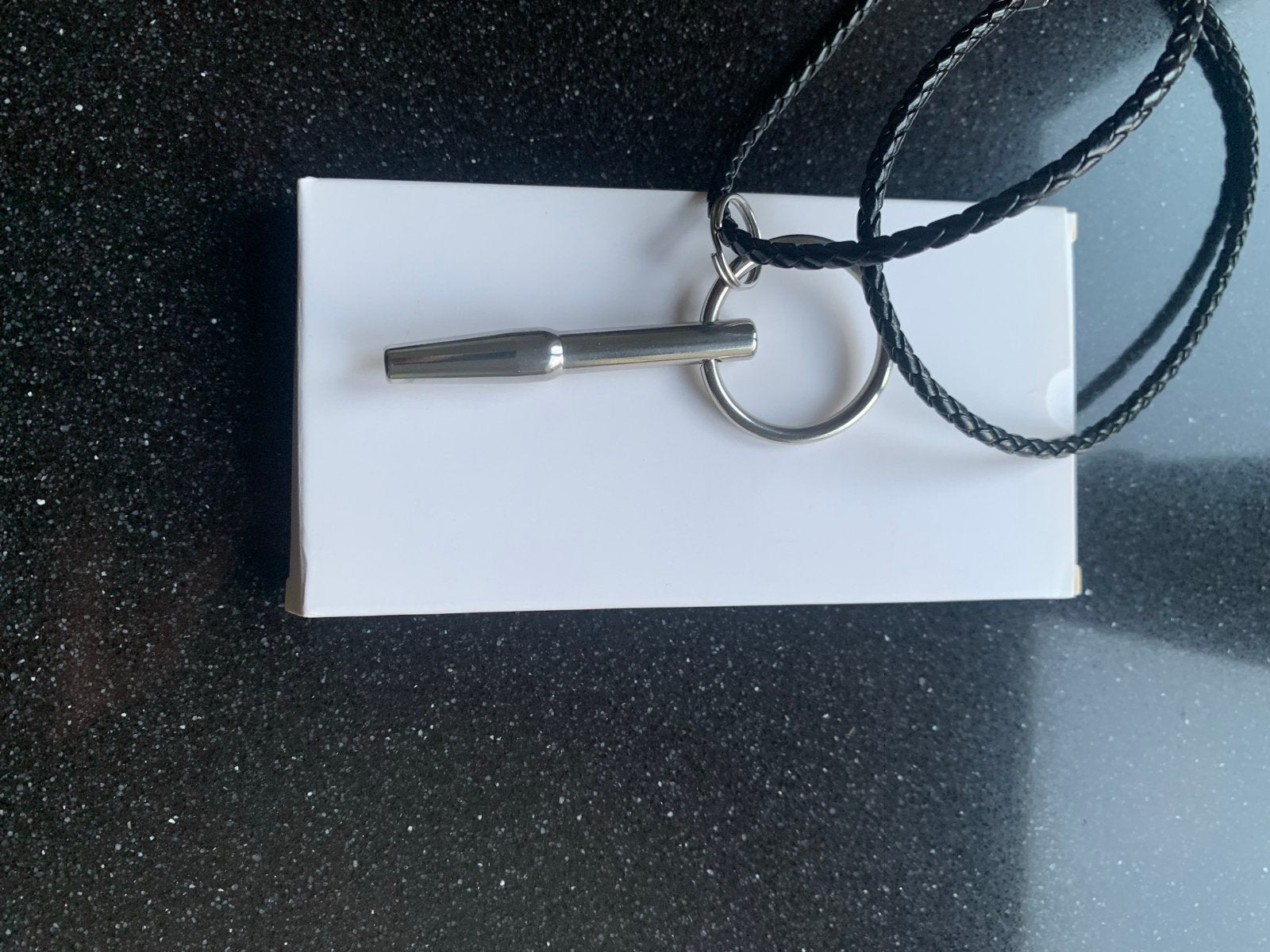 Stijlvolle Sleutelhanger met Gevlochten Leren Koord, Sieraden, Tassen en Uiterlijk, Ophalen of Verzenden, Nieuw, Zilver, Overige materialen
