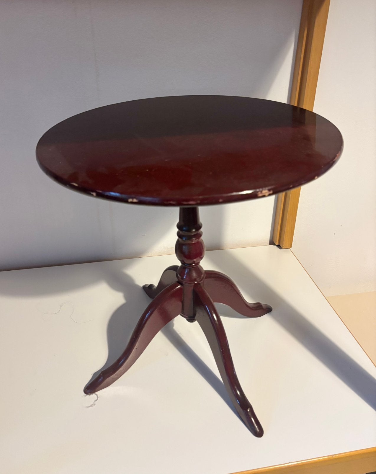 klassieke houten bijzettafel met driepoot, Ophalen
