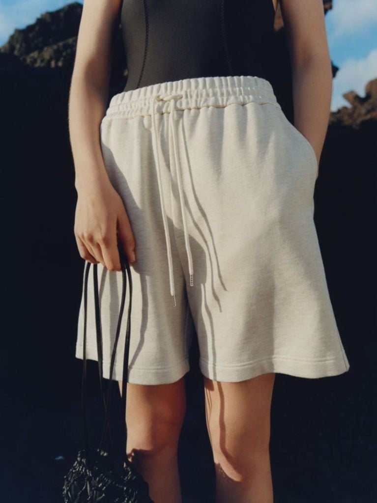 ARKET lyocell / katoenen short licht beige maat XS / 34, Kort, Verzenden, Beige, Nieuw