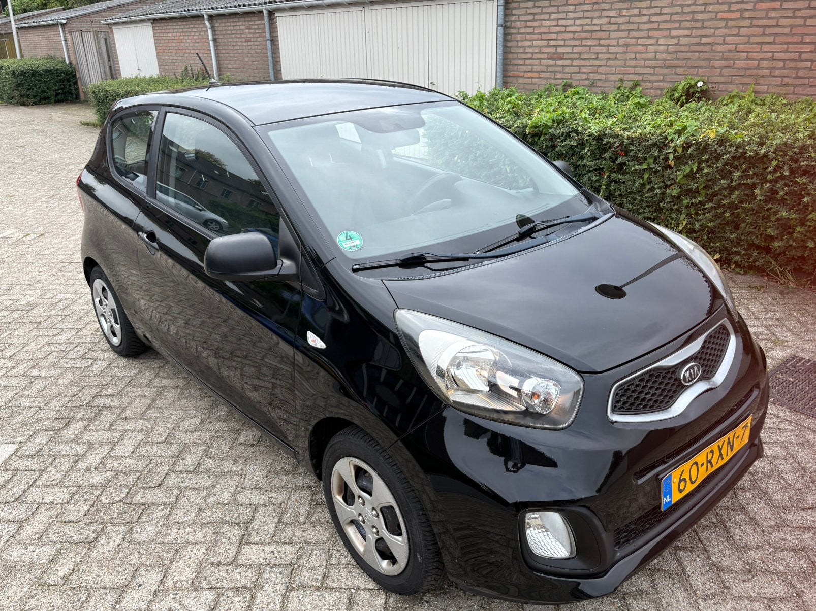 Kia Picanto 1.0 Cvvt 3-DRS 2011 Zwart, Auto's, Voorwielaandrijving, 400 kg, Zwart, Origineel Nederlands