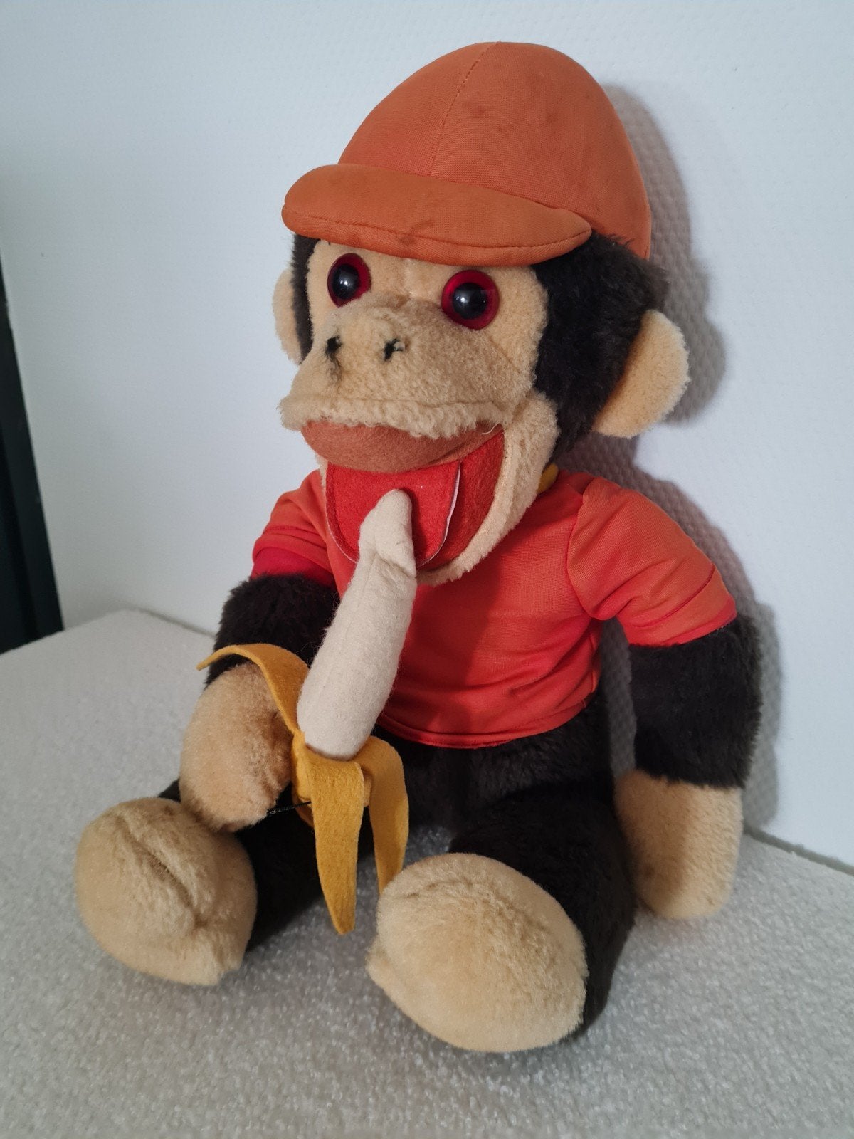 Vintage aap knuffel met banaan, 54 cm hoog, Gebruikt, Overige merken, Overige karakters, Ophalen of Verzenden