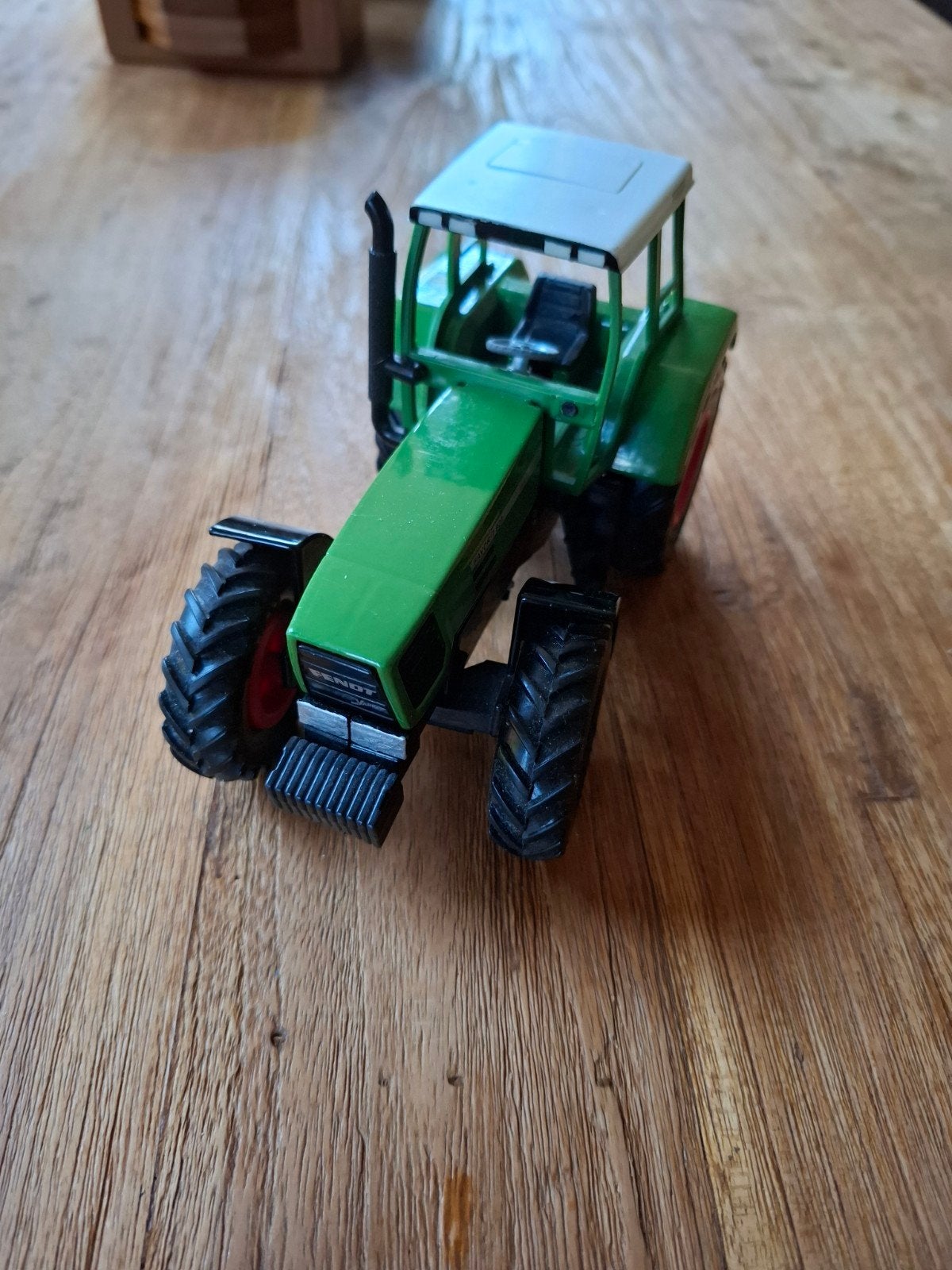 Te koop siku fendt 926, Hobby en Vrije tijd, Modelauto's | 1:32, Ophalen of Verzenden, Zo goed als nieuw, Tractor of Landbouw