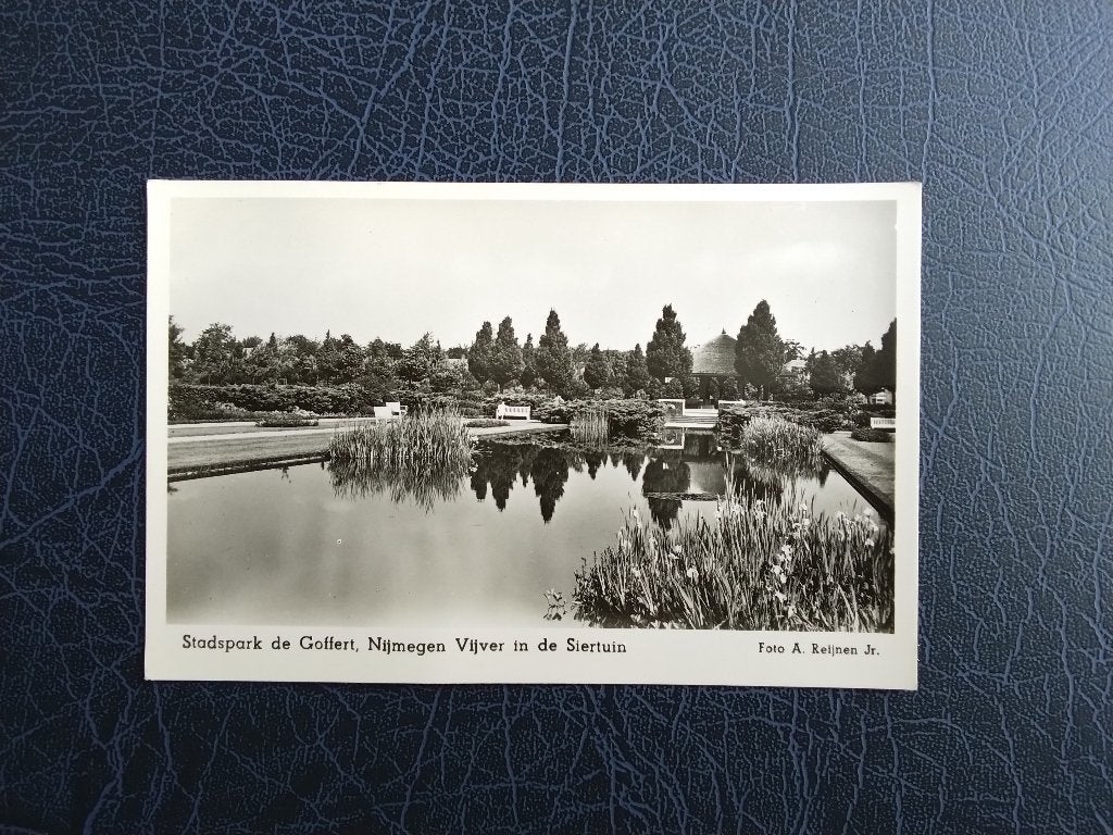 Nijmegen, Stadspark de Goffert. Vijver in de siertuin. Klf, Verzenden, 1960 tot 1980, Ongelopen, Gelderland