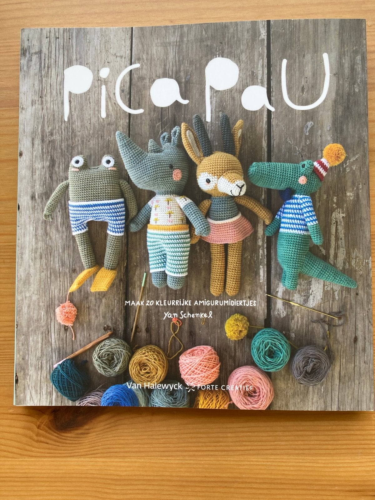 Pica Pau Amigurumi Haakboek - Zo goed als nieuw, Boeken, Hobby en Vrije tijd, Ophalen of Verzenden, Zo goed als nieuw, Breien en Haken