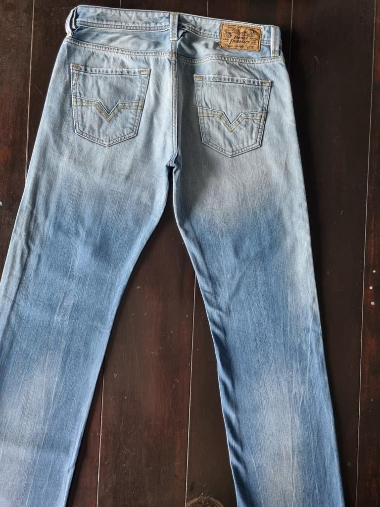 ZGAN CLASSIC DIESEL LARKEE REGULAR STRAIGHT JEANS SIZE 33/34, Diesel, Blauw, Ophalen of Verzenden, Zo goed als nieuw