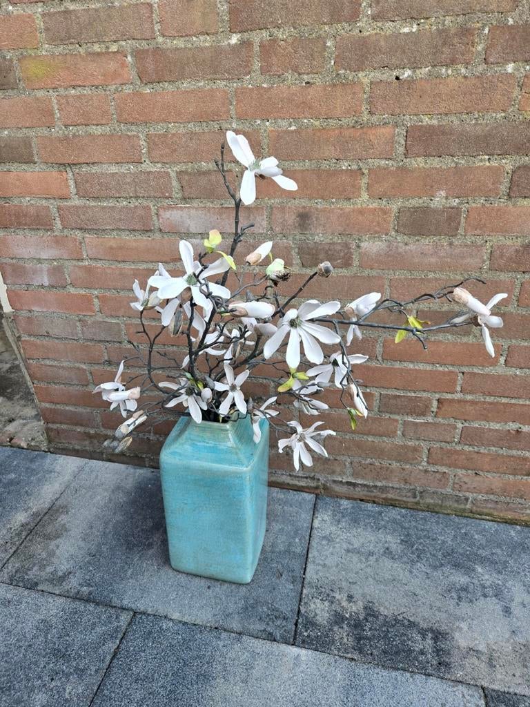 Vaas met bloemen, Huis en Inrichting, Woonaccessoires | Vazen, Wit, Aardewerk of Porselein, Ophalen of Verzenden, Zo goed als nieuw