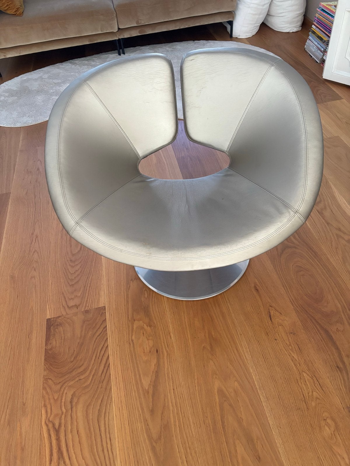 Design fauteuil, apollo van artifort draaibaar, grijs leer