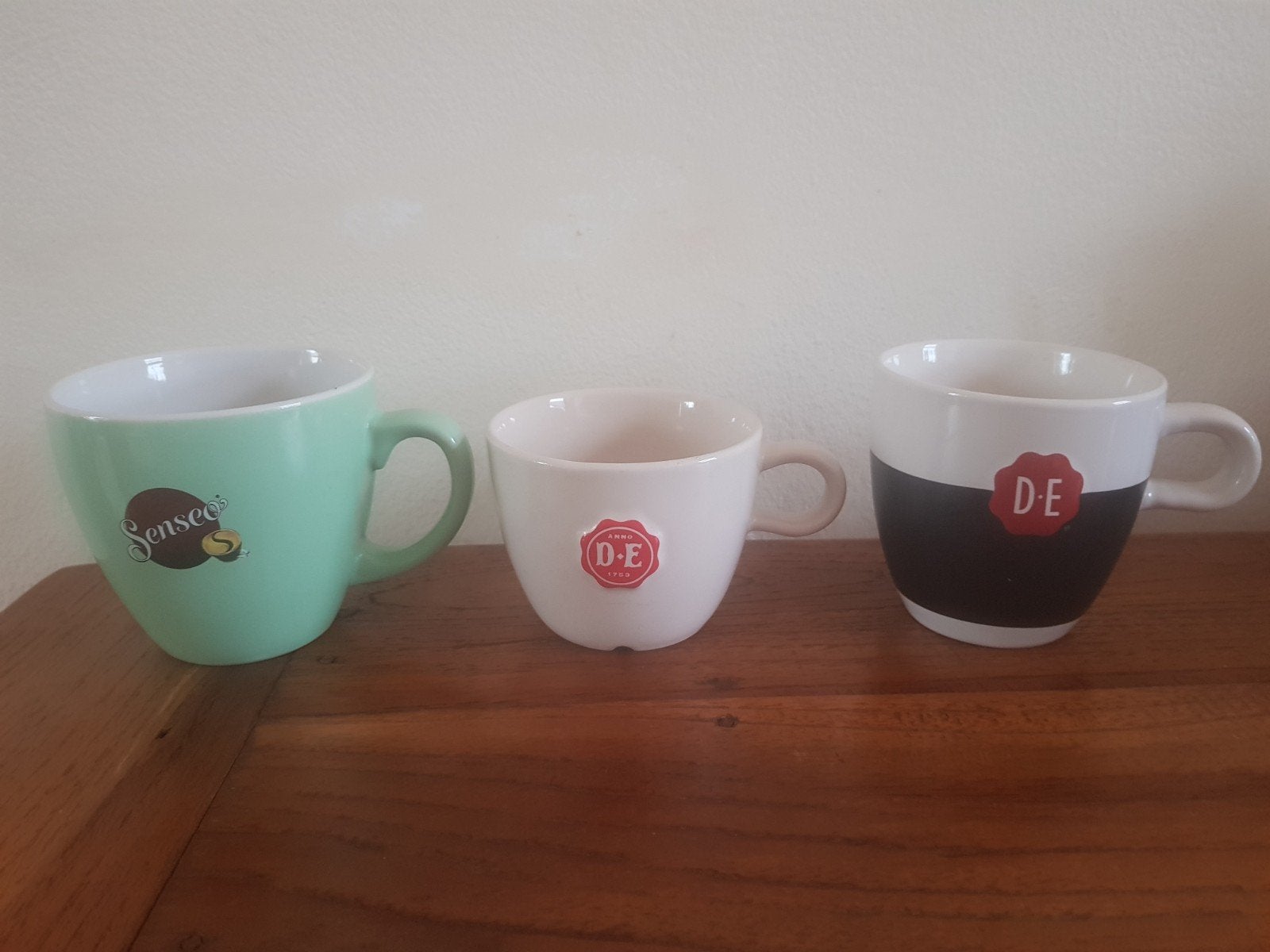 Douwe Egberts & Senseo mokken - 3 verschillende *zgan*, Ophalen of Verzenden, Zo goed als nieuw, Overige stijlen, Kop(pen) en/of Schotel(s)