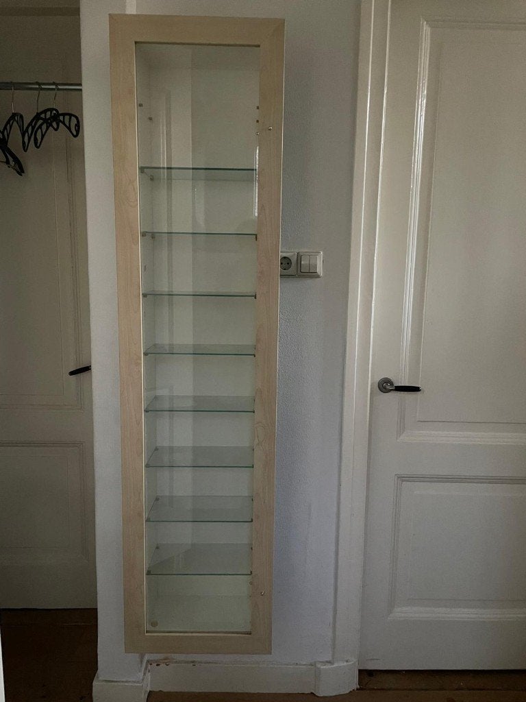 Hangende IKEA BERTBY vitrine kast, met 2 slotjes, Ophalen, Minder dan 50 cm, Met deur(en), Overige houtsoorten
