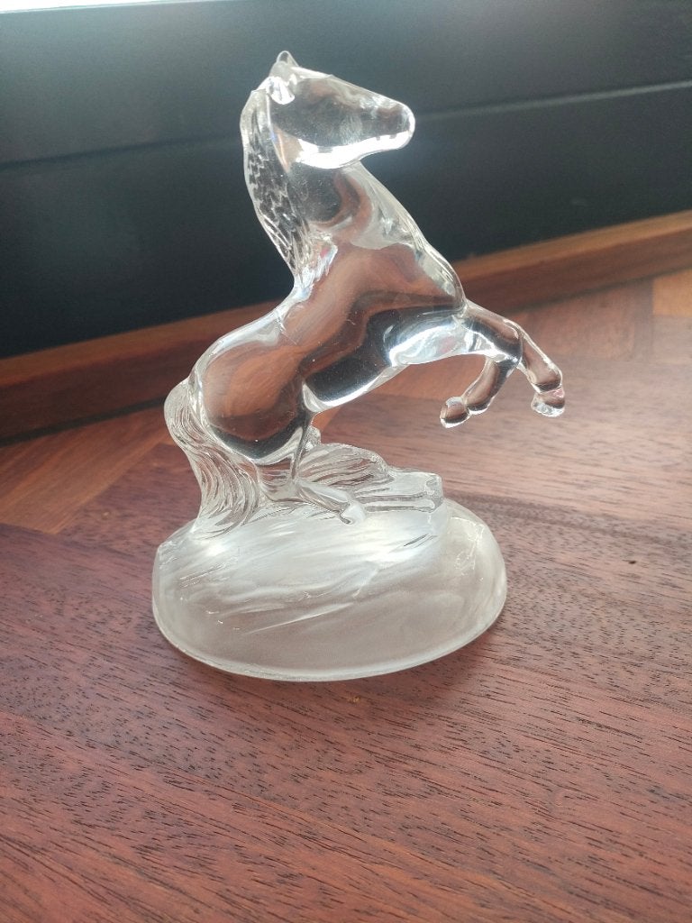 Kristallen paard, Ophalen