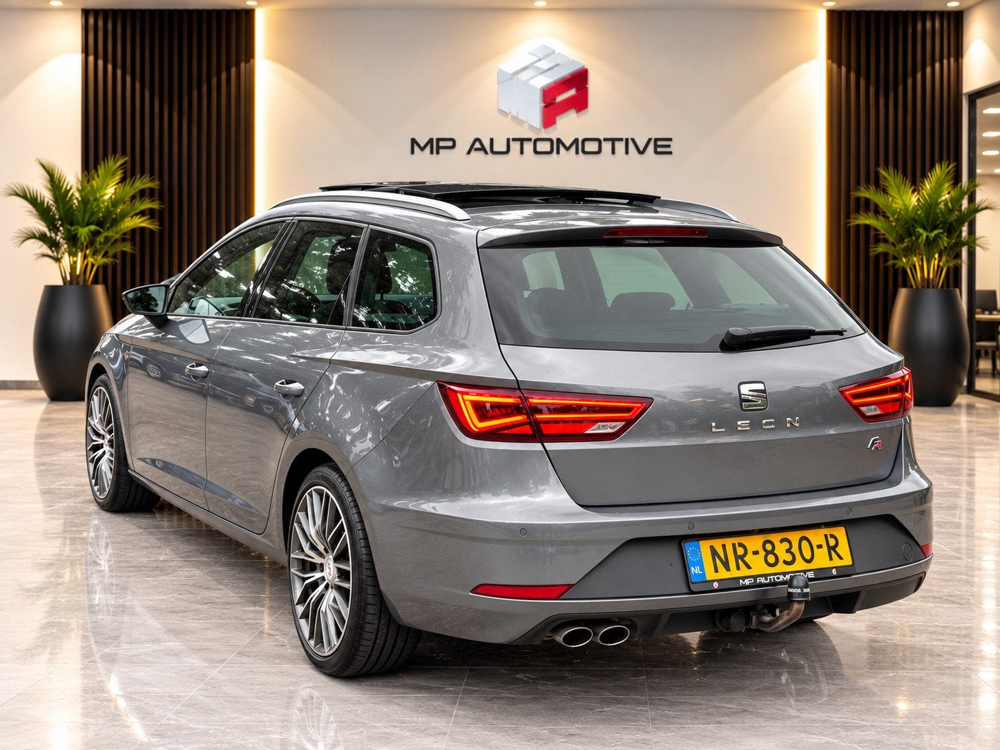 Seat Leon ST 1.4 EcoTSI FR DSG|PANO|TREKHAAK|CAMERA|LED|NAP, Auto's, Dealer onderhouden, Gebruikt, Euro 6, 4 cilinders