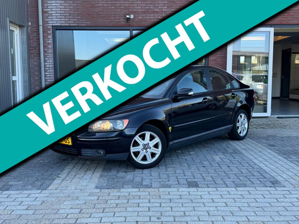 Volvo S40 1.8 | Trekhaak | Leer | Navi | Clima | Cruise | 12, Auto's, Volvo, Voorwielaandrijving, 125 pk, Gebruikt, Zwart