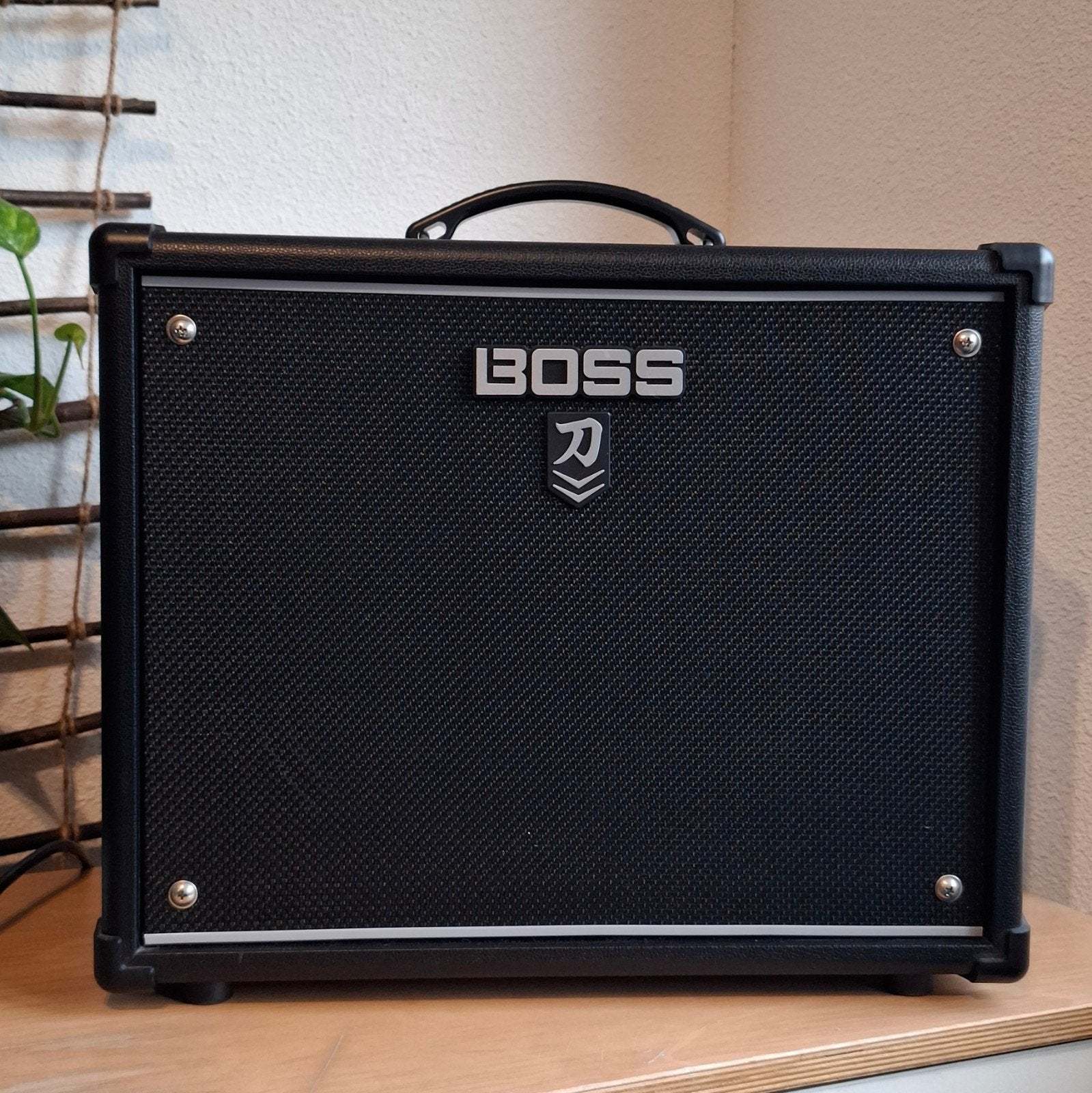 BOSS Katana-50 MkII – als nieuw + USB-kabel, Ophalen, Zo goed als nieuw, Gitaar, 50 tot 100 watt